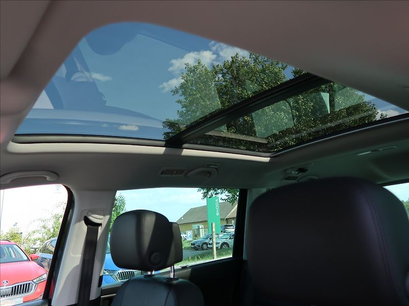 Volkswagen Sharan 2,0 TDi,110kW,7míst,tažné - fotka 25 z 32