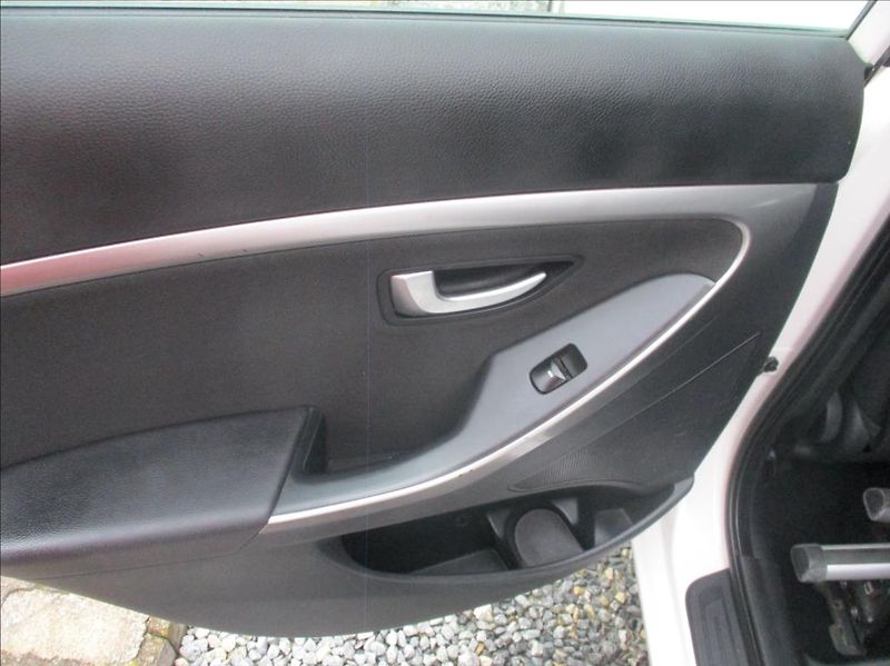 Hyundai i30 1,6 i 16v, klima,s.kn. Zamluve - fotka 11 z 34