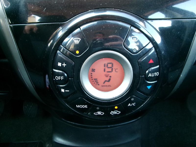Nissan Note (2013) 1.2i AC BT HF ALU TEMP - fotka 17 z 28
