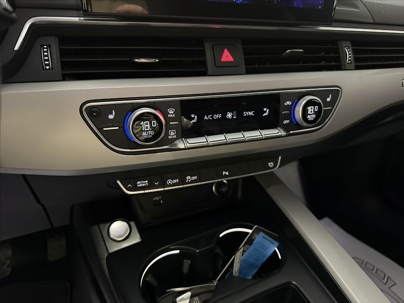 Audi A4 2,0   TDI QUATTRO MATRIX TZ - fotka 17 z 42