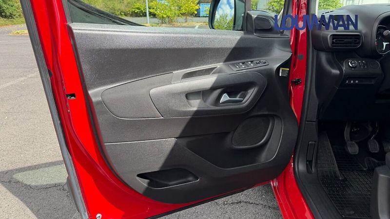 Opel Combo 1.5D LIFE - fotka 15 z 26