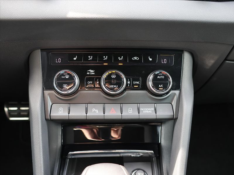 Škoda Karoq 2,0 TDI DSG Sportline 4x4 DPH - fotka 21 z 39