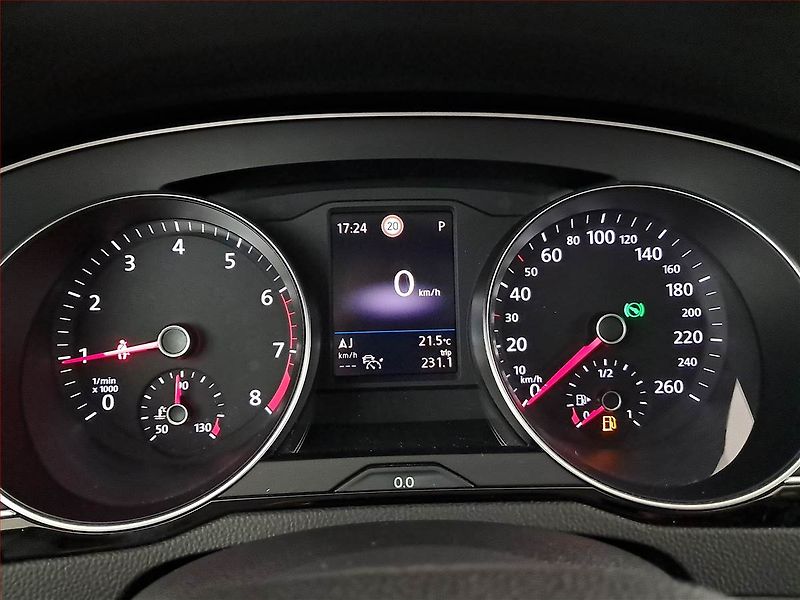 Volkswagen Passat (2019) 1.5 TSI, Automat, Kůže, Navi - fotka 11 z 19