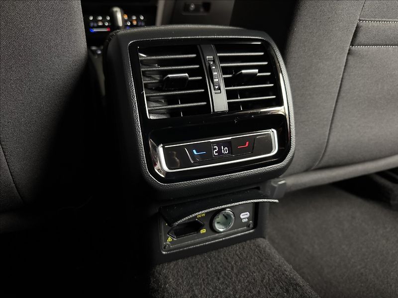 Volkswagen Passat 2,0 TDi  DSG Business IQ Light - fotka 15 z 43