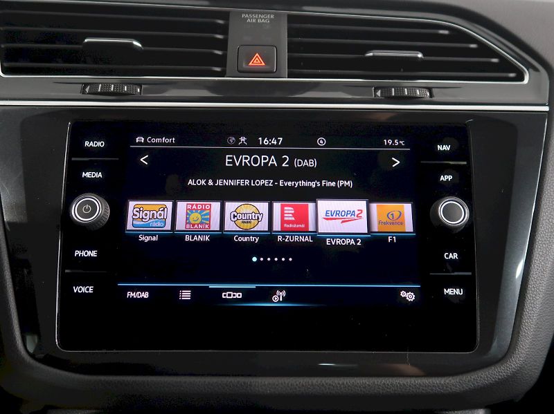 Volkswagen Tiguan (2021) R-LINE 2.0TSI 140KW 4x4 DSG - fotka 23 z 40
