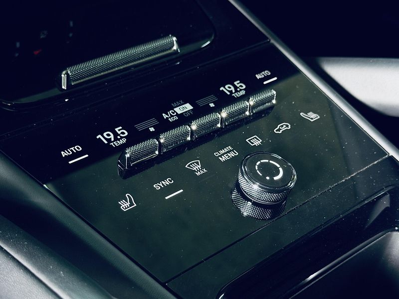 Porsche Cayenne (2024) S LIGHTWEIGHT CARBON HUD MAX V - fotka 25 z 42