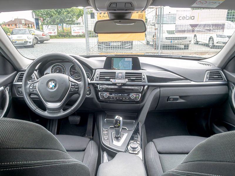 BMW Řada 3 (2017) 325D 165KW NAVI – LED - fotka 14 z 48
