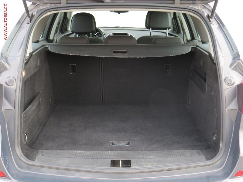 Opel Astra (2011) 1.6i SportTourer - fotka 7 z 21