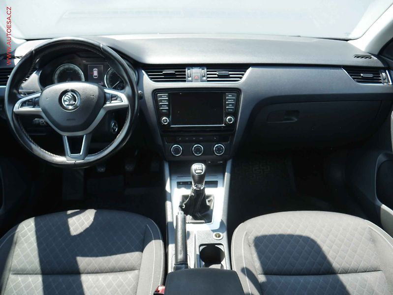 Škoda Octavia (2016) 2.0 TDI, AC, výhřev sed - fotka 8 z 15