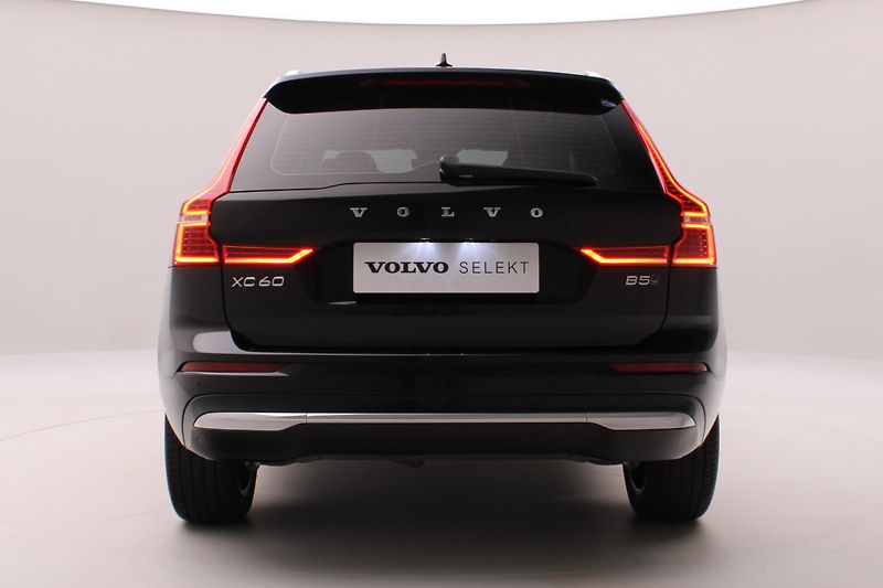 Volvo XC60 B5 AWD INSCRIPTION REZERVACE - fotka 8 z 43