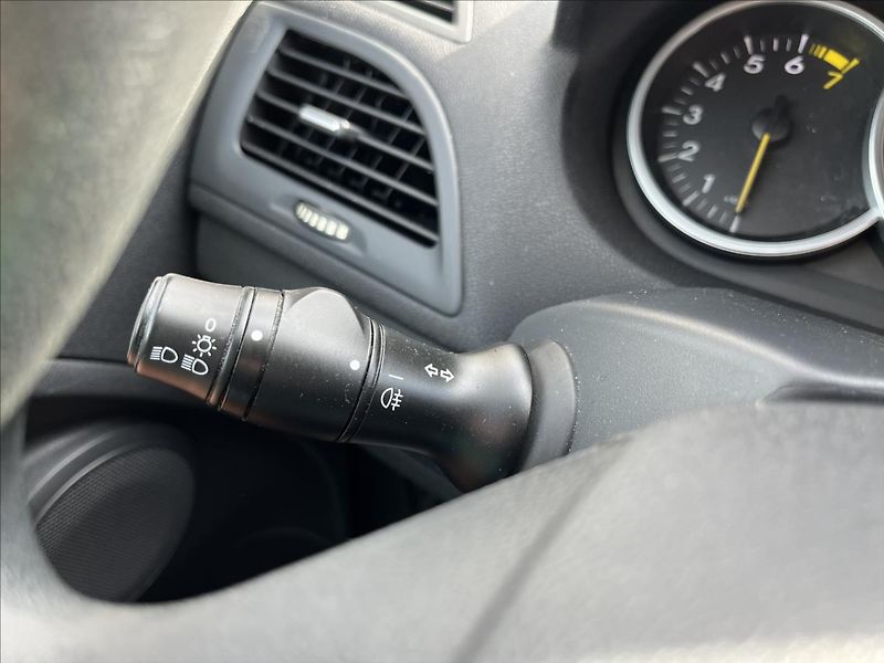 Renault Mégane 1,6 i KLIMA SERVIS STK 2/2027 - fotka 21 z 35