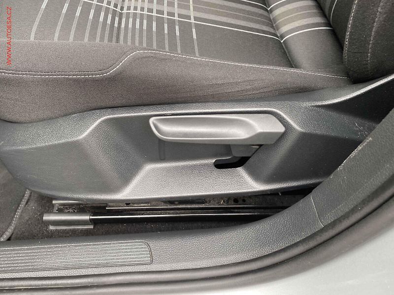Volkswagen Golf (2015) 1.6 TDi, Lounge, DSG, +kola - fotka 14 z 18