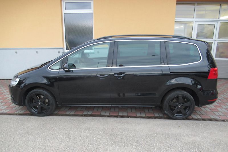 Volkswagen Sharan 2.0 TDi AUT. KLIMA TAŽNÉ 2.2 t - fotka 7 z 20