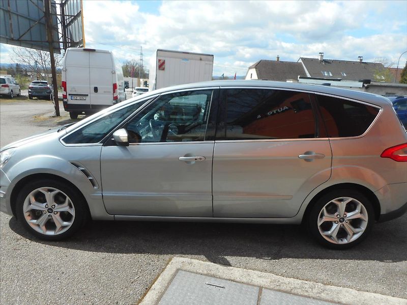 Ford S-MAX 2,2 TDCi Titanium - fotka 8 z 26