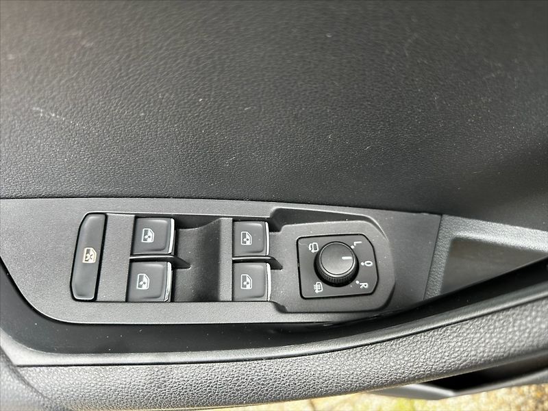 Škoda Karoq 1,6 TDI 85kW STYLE CZ-SERVIS!! - fotka 18 z 42