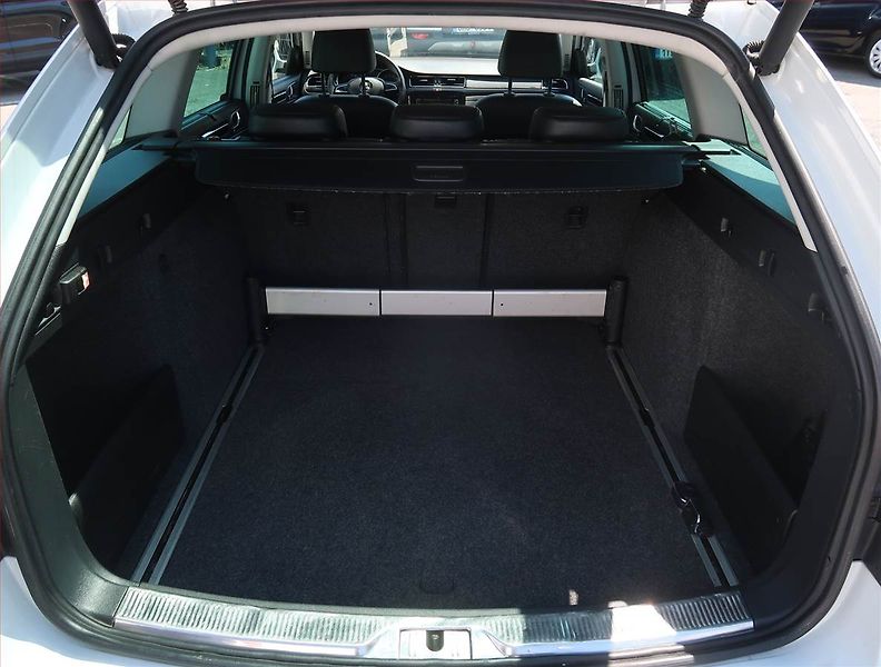 Škoda Superb (2014) Elegance 2.0 TDI, 4X4 - fotka 14 z 22