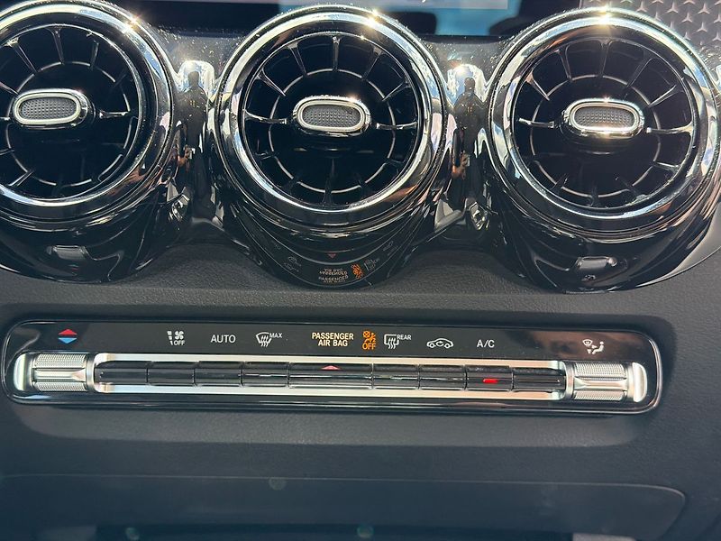 Mercedes-Benz GLB 4 MATIC - fotka 30 z 35