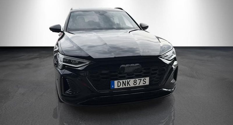 Audi Q8 e-tron 55 Sportback Q 360 Matrix Pano - fotka 9 z 36