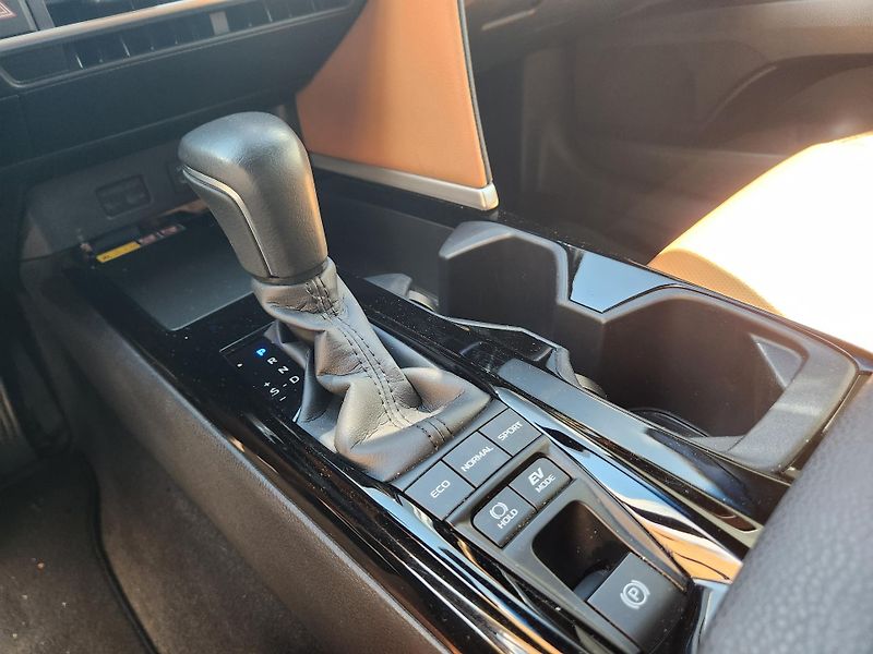 Toyota Camry (2025) 2.5-1.MAJ.-HYBRID-MAX VÝBAVA - fotka 11 z 15