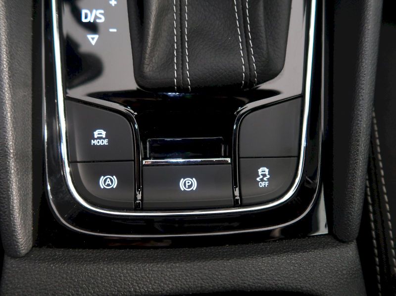 Škoda Karoq (2024) SPORTLINE 1.5TSI 110KW DSG - fotka 19 z 35