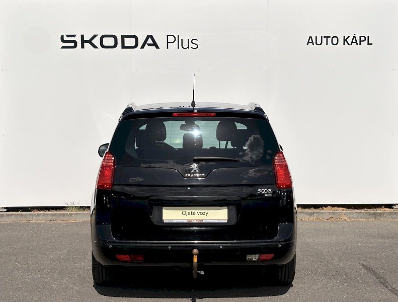 Peugeot 5008 (2015) BlueHDI 84 kW AT Allure PANO - - fotka 4 z 28