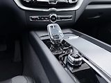 Volvo XC60 B5 AWD ULTRA / B&W / VZDUCH - náhled 25