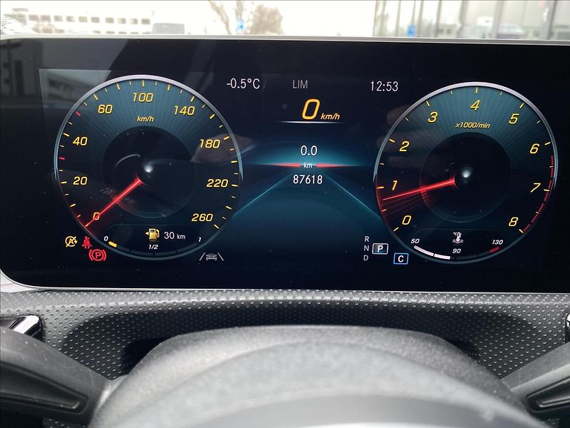 Mercedes-Benz Třídy A A 45 S AMG 4M+ - fotka 16 z 27