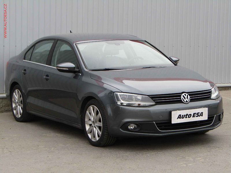 Volkswagen Jetta (2011) 1.6 TDi, ČR, AC, tempo, park - fotografie inzerátu