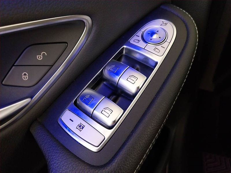 Mercedes-Benz GLC (2022) 300 d 4MATIC - fotka 23 z 24