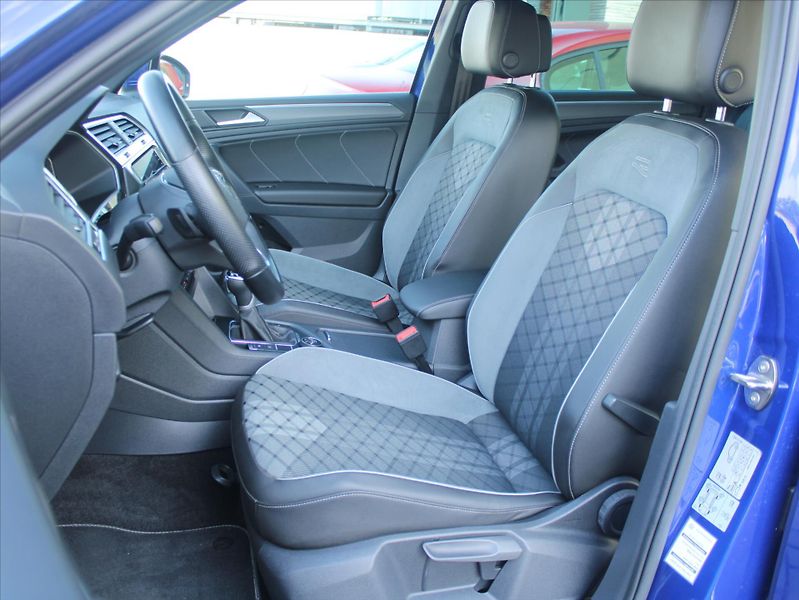 Volkswagen Tiguan 2,0 TDi 4Mot DSG R-Line Tov.Zá - fotka 7 z 19