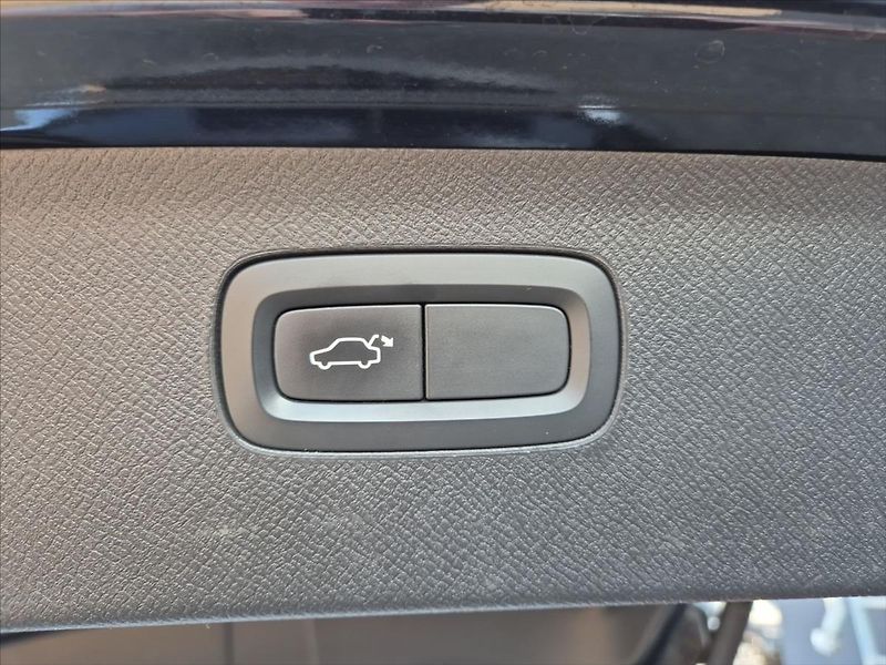 Volvo XC90 2,0 D5 AWD Inscription Auto - fotka 13 z 18