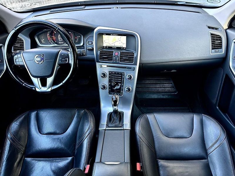 Volvo XC60 (2016) D5 4x4 - fotka 9 z 11