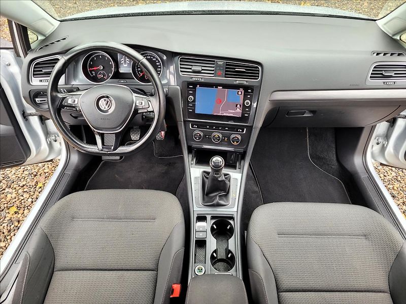 Volkswagen Golf 1,0 TSI,navi,digiklima,acc,alu - fotka 17 z 49