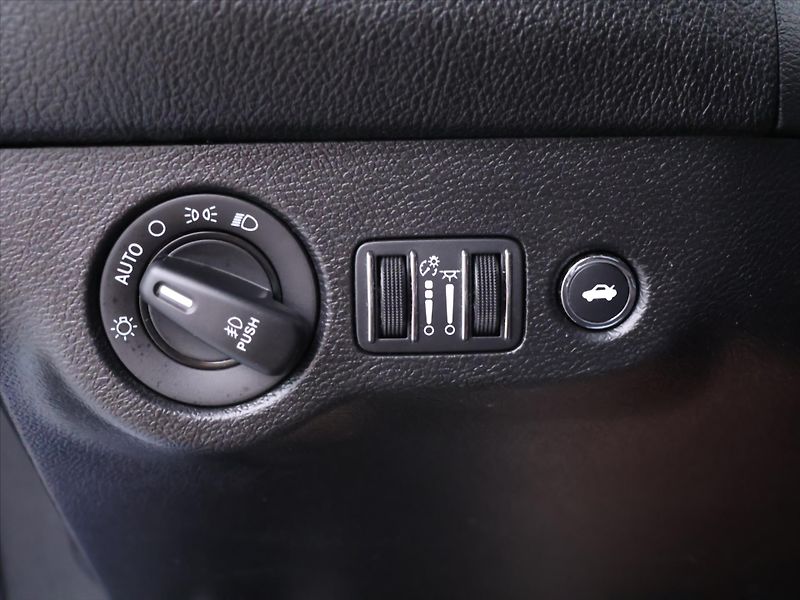 Dodge Challenger 3,6 V6 227kW Automat SXT - fotka 16 z 33