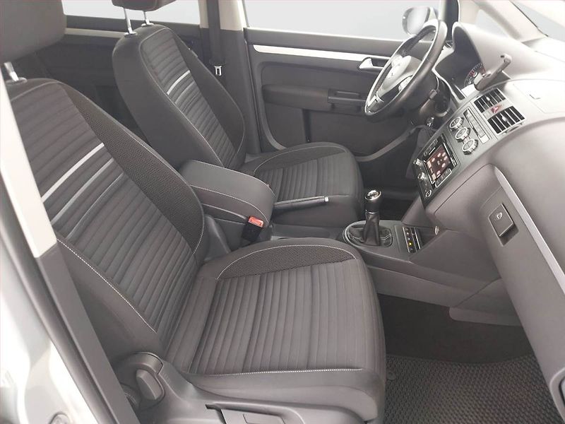Volkswagen Touran (2015) 2.0 TDI, Navi, Bi-Xenony - fotka 9 z 20