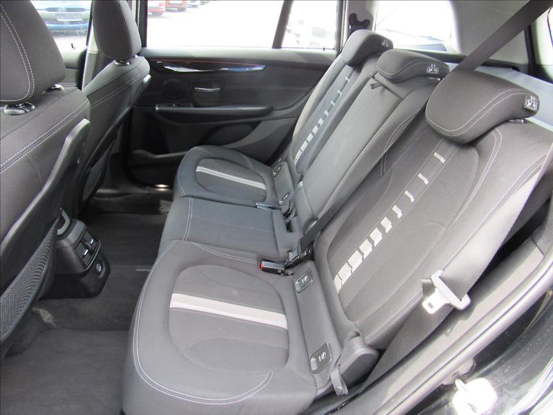 BMW Řada 2 2,0 d 218 Gran Tourer 110 KW - fotka 10 z 36