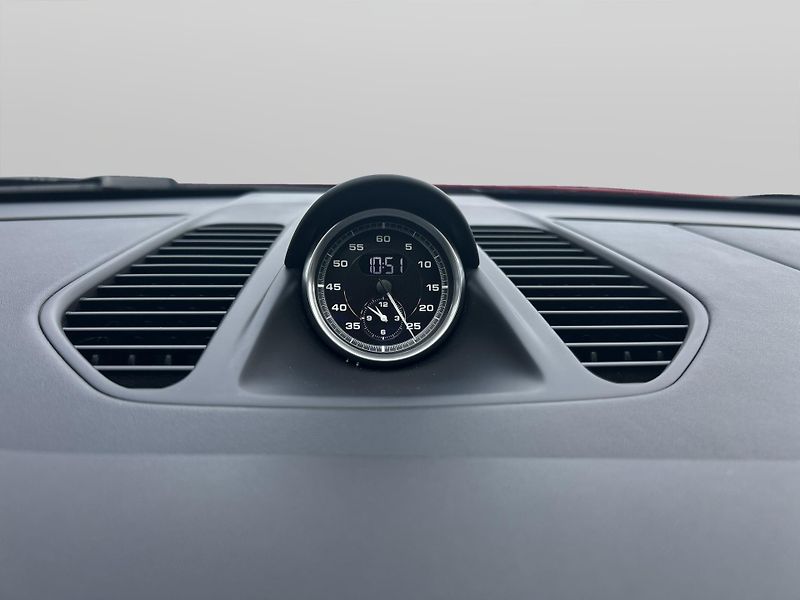 Porsche 911 Carrera 4 GTS Coupe - fotka 26 z 28