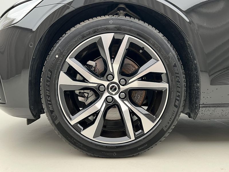Volvo V60 B4 DARK PLUS AUT - fotka 15 z 45