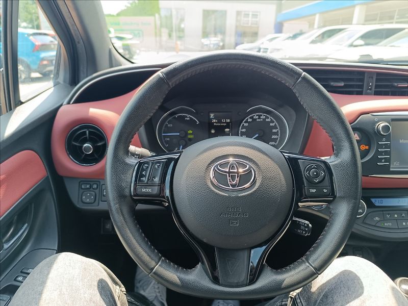Toyota Yaris 1,5 WT-i AT 54KW HYBRID - fotka 10 z 21