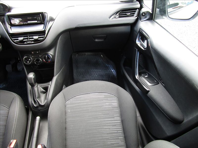 Peugeot 208 1.0i - fotka 10 z 40