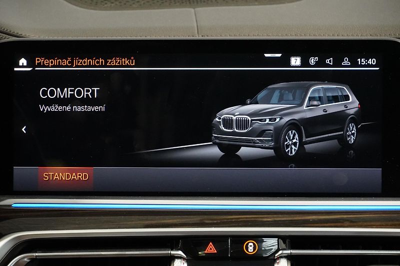 BMW X7 Xdrive40d,1MAJ,ČR,DPH,Tažné - fotka 43 z 45