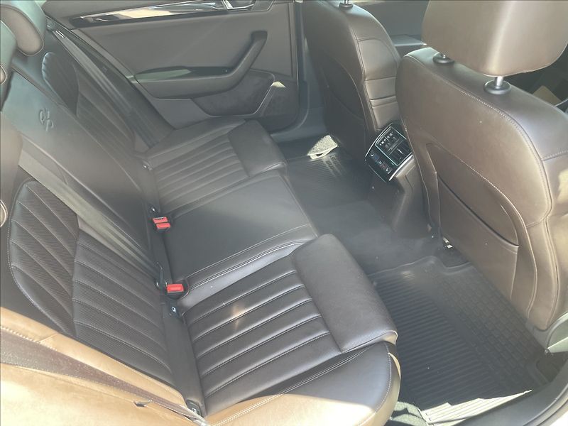 Škoda Superb 2,0 TDI 140KW 4X4 L&K DSG,ČR. - fotka 32 z 36