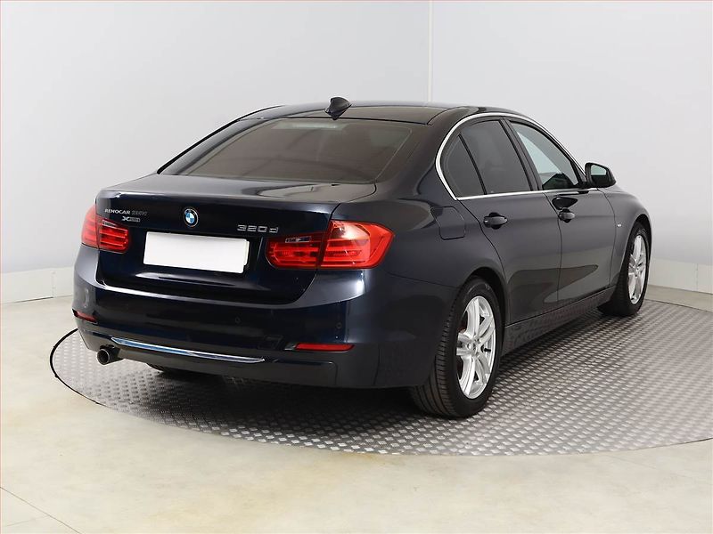 BMW Řada 3 (2014) Luxury Line 320 d xDrive, 4X4 - fotka 5 z 16