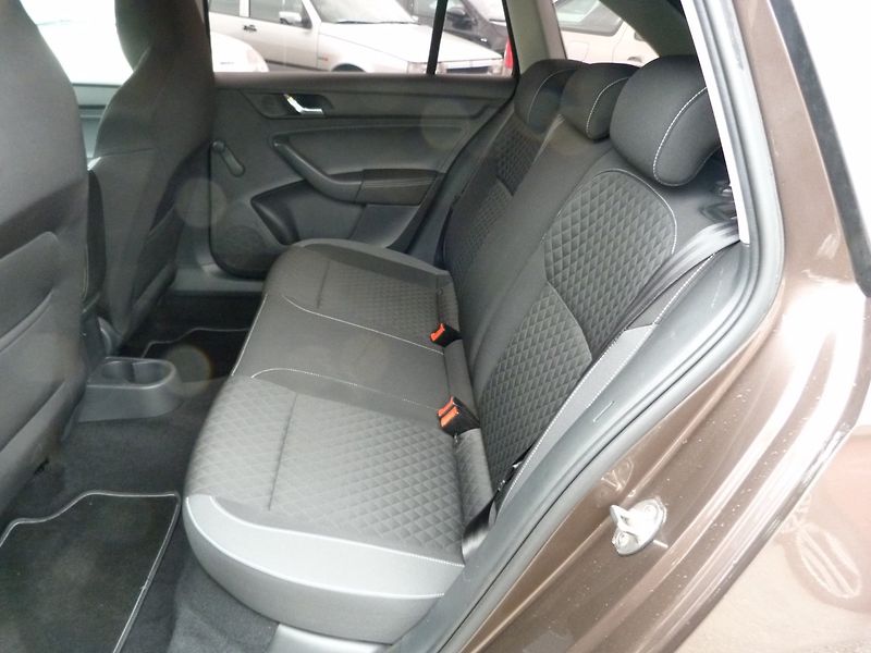 Škoda Rapid 1.2 tsi 81 kw - fotka 11 z 19
