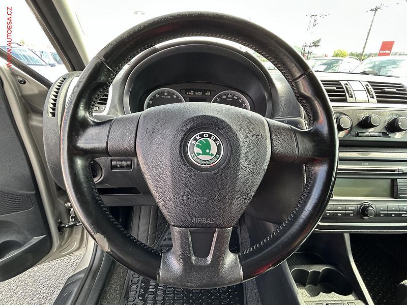 Škoda Fabia (2008) 1.2 12V, ČR, AC, park.asist - fotka 12 z 14
