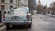 Aston Martin DB5 z filmů o Jamesi Bondovi