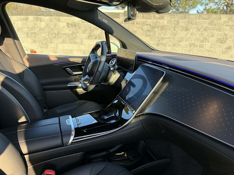 Mercedes-Benz EQE (2023) 500 4MATIC - fotka 14 z 15