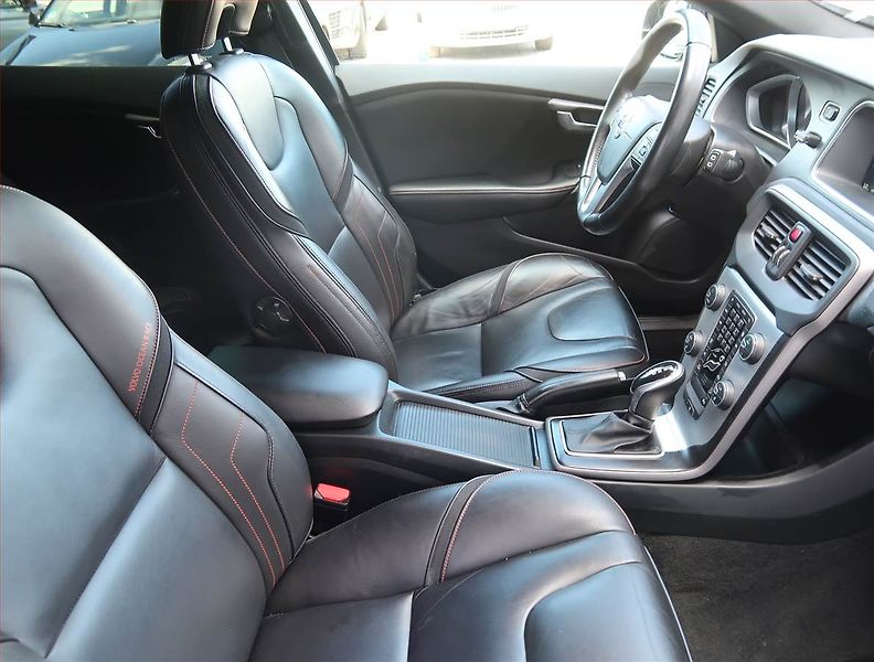 Volvo V40 (2014) 2.0 T4 AWD, 4X4, Automat - fotka 9 z 16