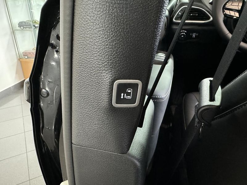 Chrysler Pacifica AWD Touring-L S-Appearance - fotka 51 z 55