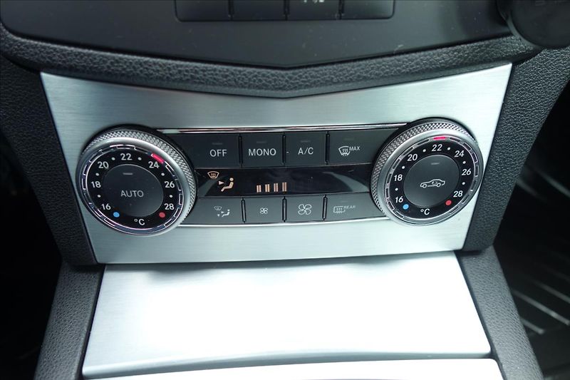 Mercedes-Benz Třídy C 320CDi 165KW, AVANTGARDE. - fotka 23 z 31